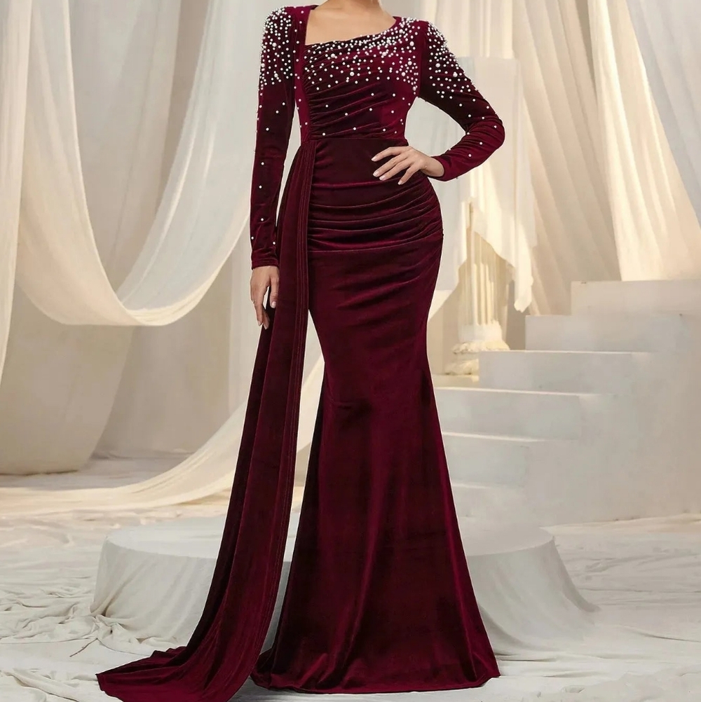 Elegant Pearl Embellished Diagonal Neck Mermaid Hem Velvet Evening Dress